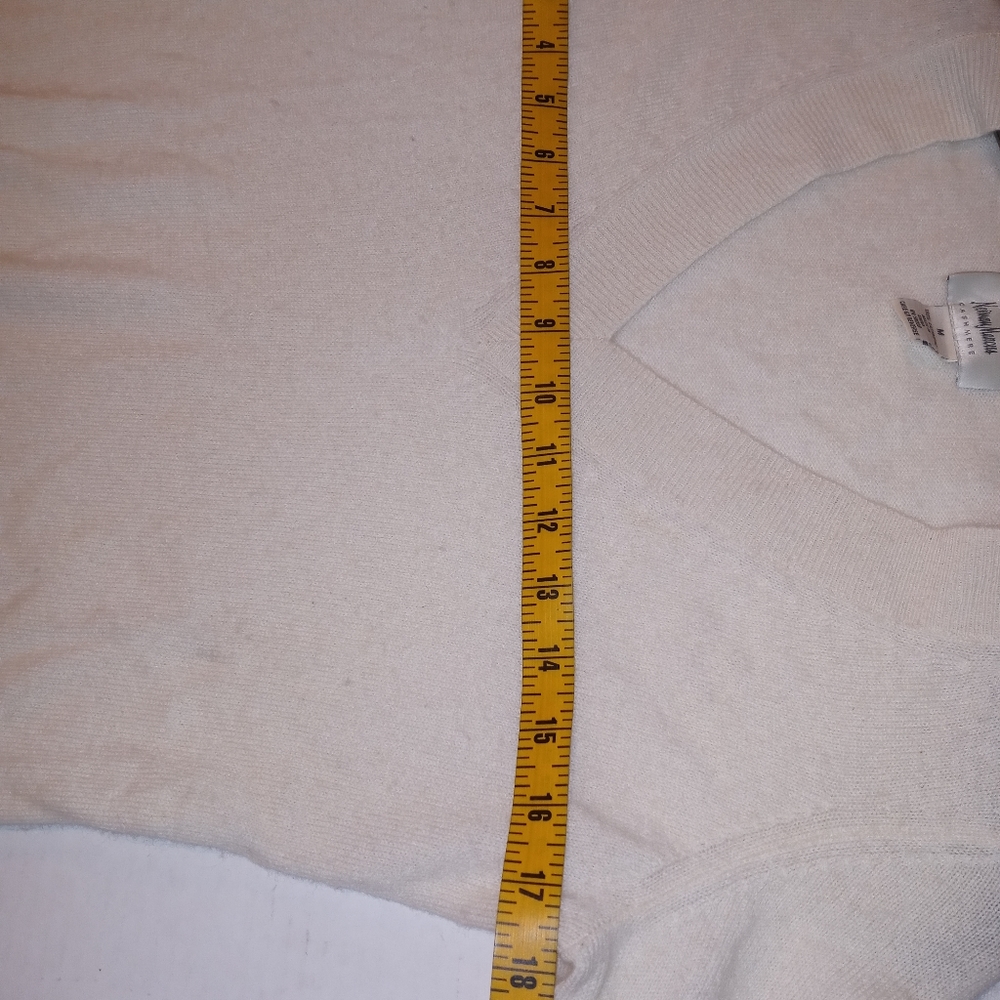 Neiman Marcus Cashmere off white Sweater - Picture 8 of 8
